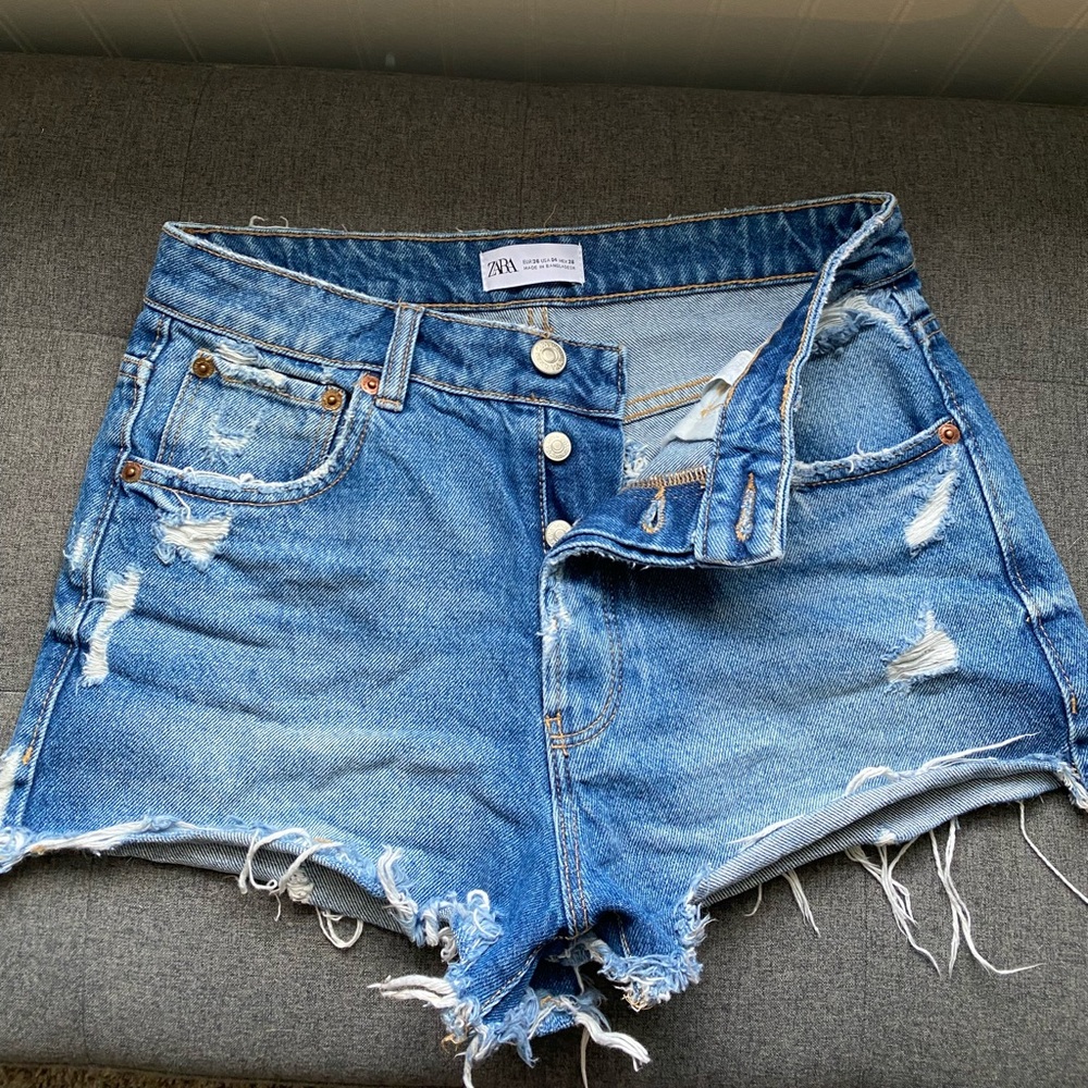❤️ SOLD- Zara Distressed Denim Shorts